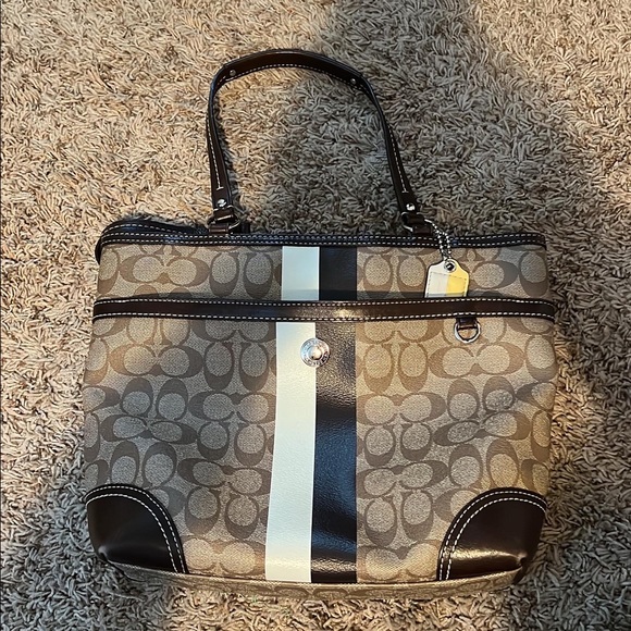 Wristlets, purse and iPhone 13 cases - Picture 2 of 2